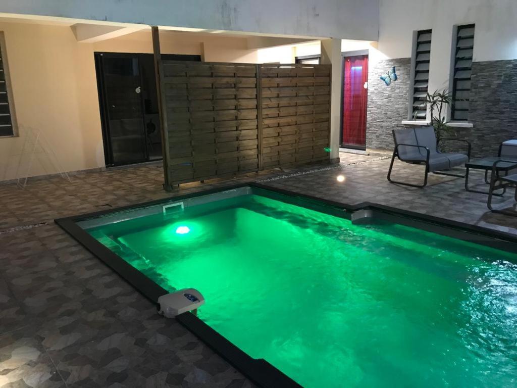 شقة Le Flamboyant Avec Piscine Chauffee 30° Et Jacuzzi سانت أندريه المظهر الخارجي الصورة